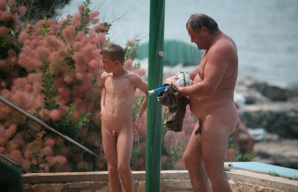 Naturist Shower Profiles pics - Naturism as a lifestyle