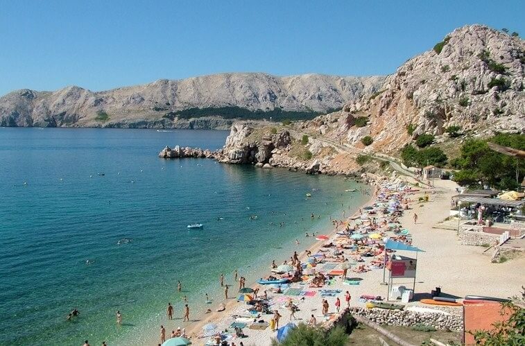 Videos from a nudist resort - There are many political figures among the movements supporters