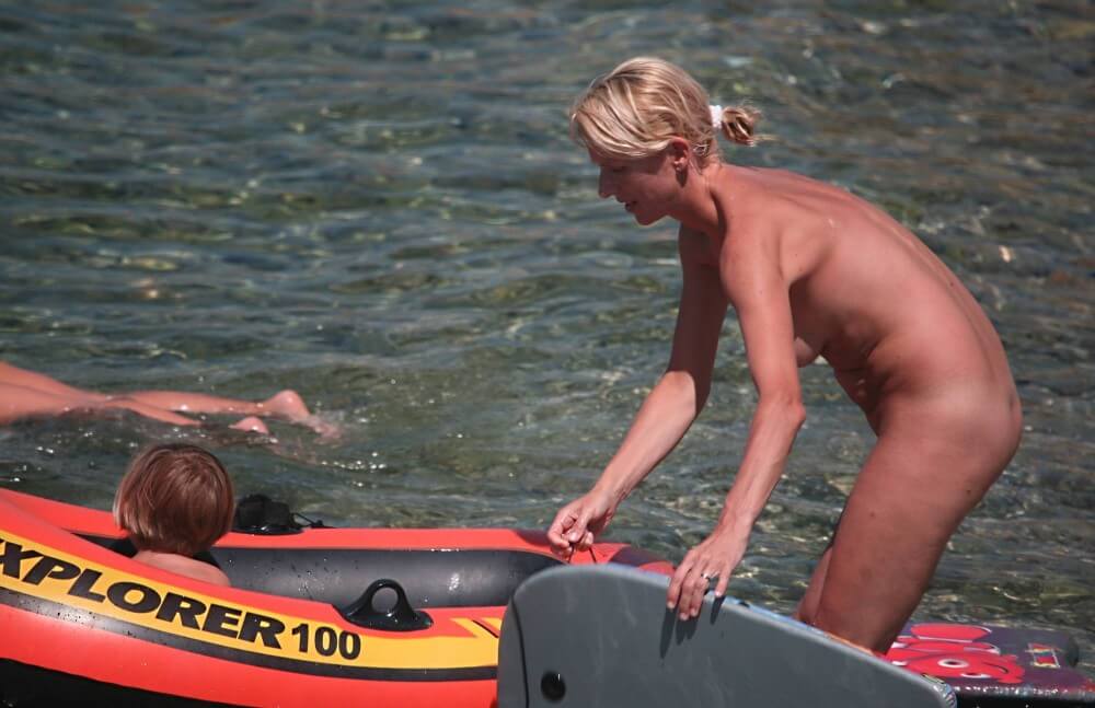Red Boating for Two Nudists pics - Naturism and nudism are a path to peace of mind and a little solitude