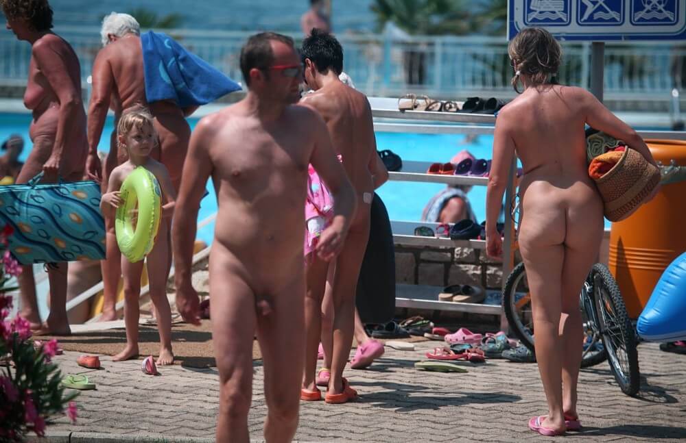 Daytime Nudists Chill Out photos - Nudity helps one feel a sense of freedom and liberation