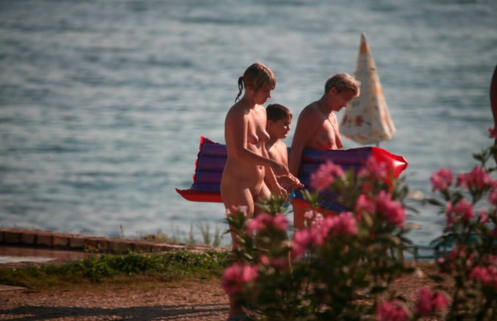 Dusk Til Dawn Showering phoros - We have no objection to the phenomenon itself