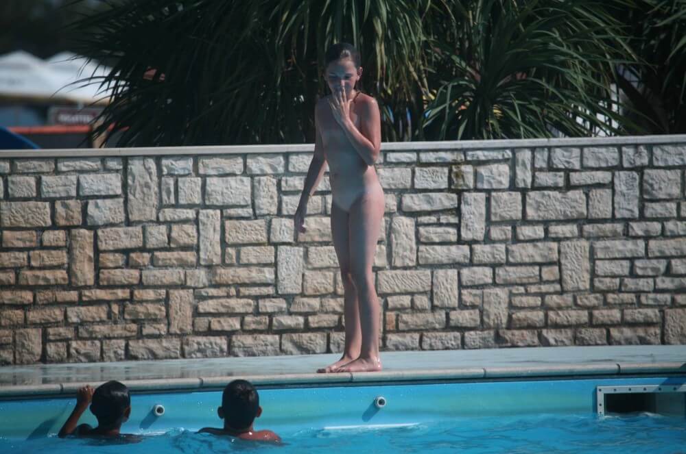 Naturist Pool-Side Singles photos - Naturism enthusiasts choose the natural world