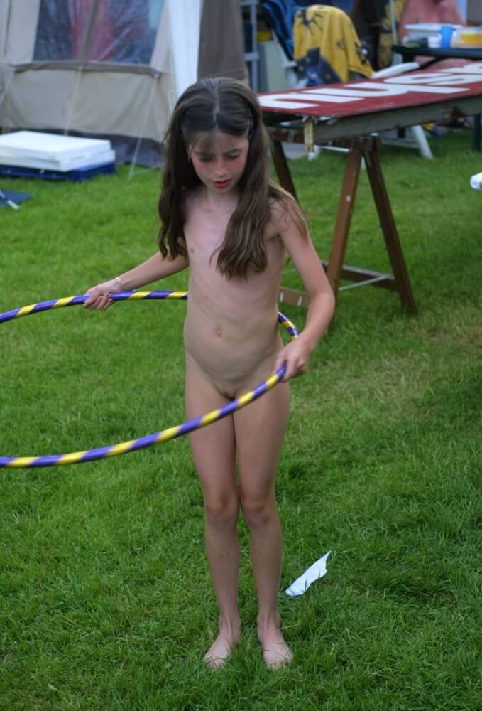 Holland Grass Hula Hoops pics - This practice of going nude was embraced by the highest ranks of the aristocracy