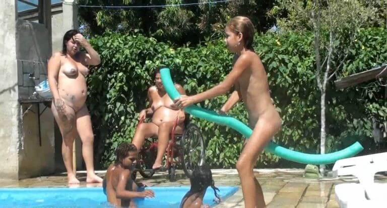 Oceanic Backyard Noon # 1 Full HD - Seeks harmony with the rhythms of nature and the environment through nudity
