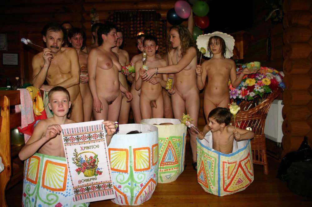 Easter Group Memories pics - Nudism strengthens friendships and mutual respect among people