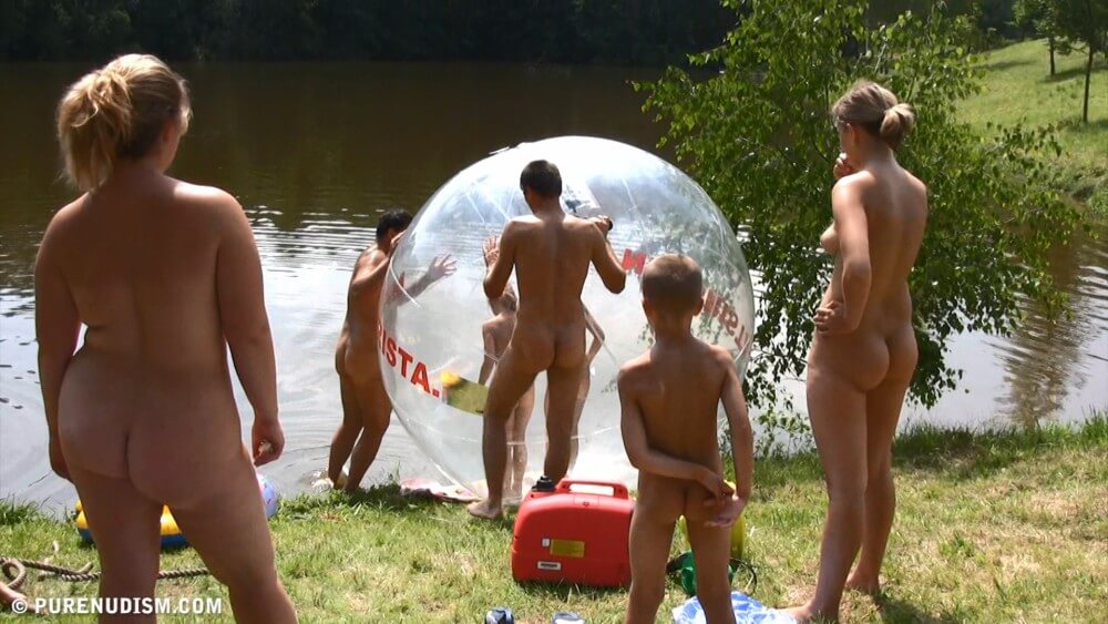 Aqua Nude Relaxation Full HD - Living freely and naturally is the dream of naturism and nudism advocates