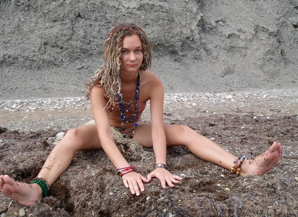 Naturists Rocky Stream Pixie Girls photos - A nudist values the connection with nature and the human body