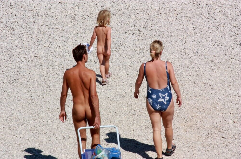 Beach Voyage Nudism Life pics - Nudity helps us better understand ourselves and those around us