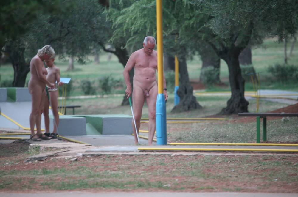 Mini-Golf Nude Participants pics - In naturism, sincerity and openness toward others are valued