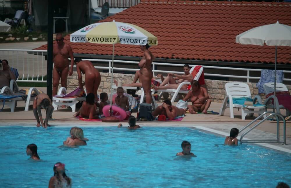 Naturist Pool Observation pics - Peace and tranquility as goals of the naturist life