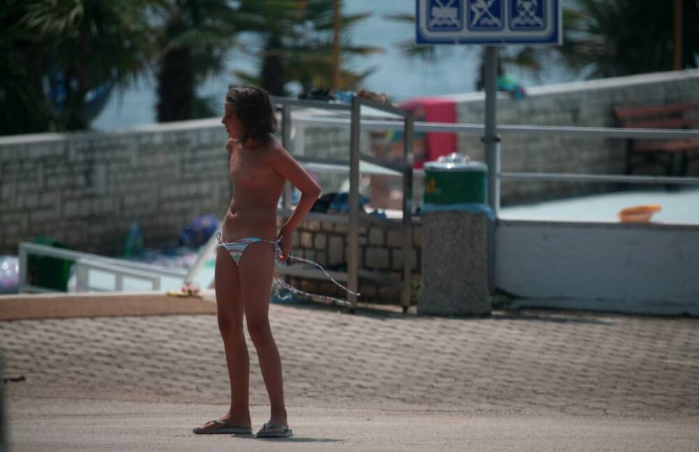 Naturist Pool Walkaround pics - Home naturism in all its glory