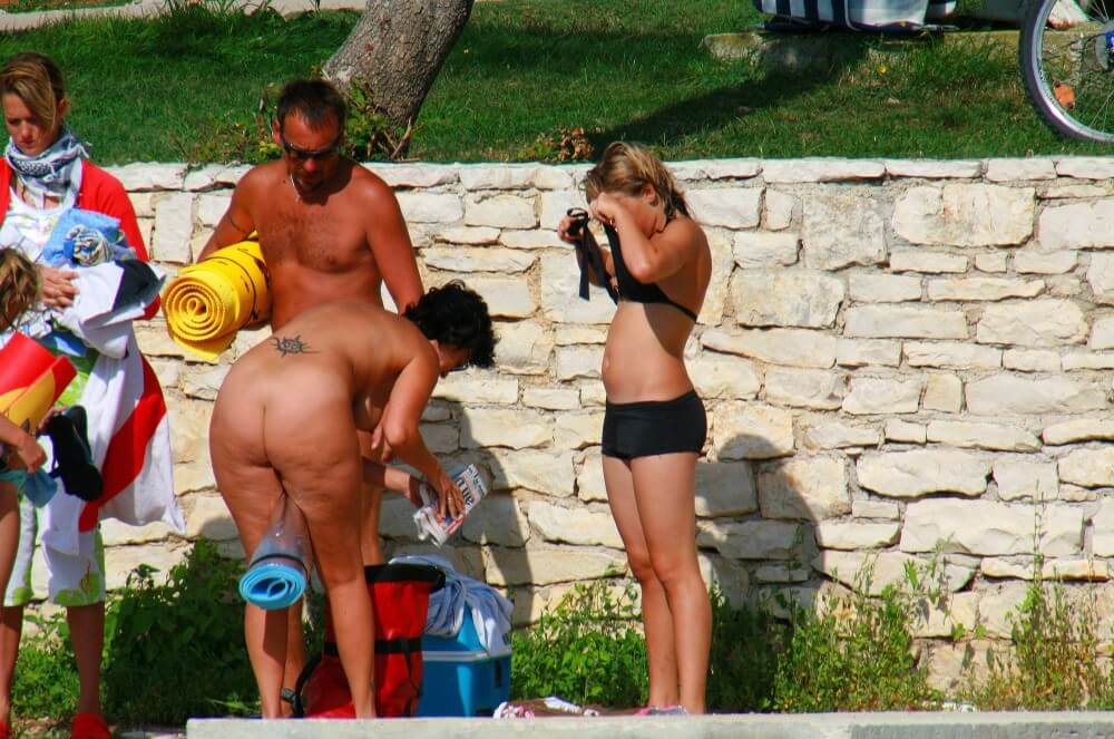 Ula FKK Sisters Day photo gallery - For those who want to officially become nudists