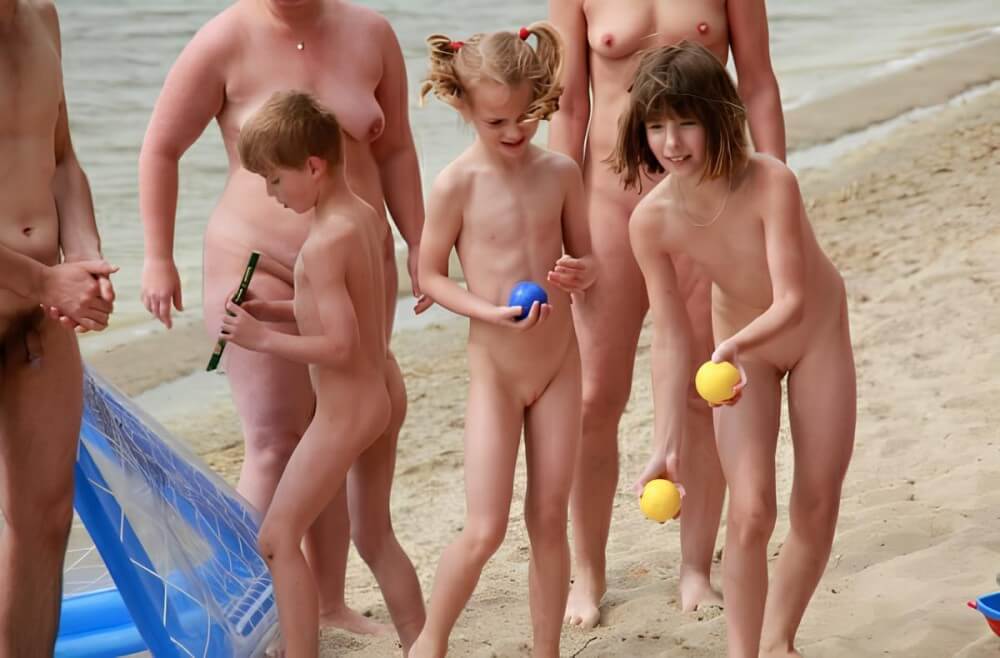 Lezero family games big gallery - Simplicity is an important part of naturists lives
