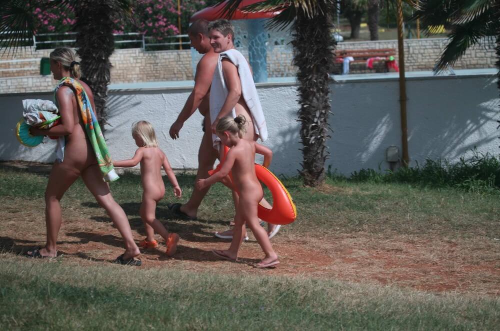 Naturist Family Movement pics - The Pursuit of Naturalness, Freedom, and Body Acceptance