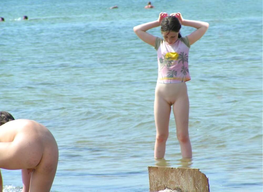 Crazy dirty girls - Naturalness and freedom are the core principles of naturism and nudism