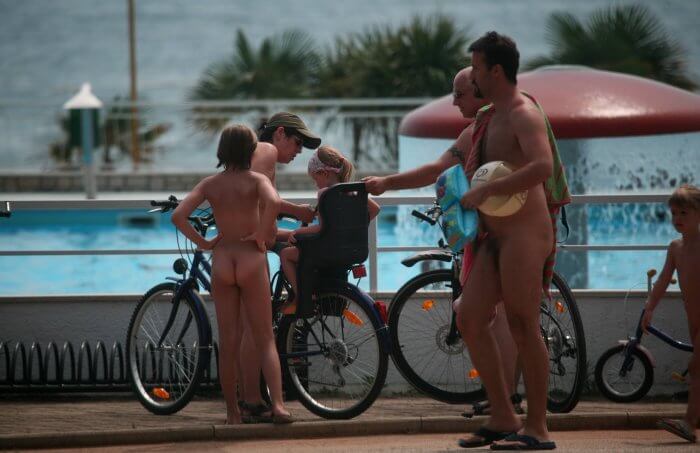 Freedom on two wheels: how cycling and hiking enrich the lives of nudists - The emergence of naturism is linked to the name of Soren Sorensen