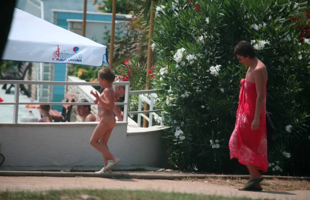 Naturist Pool Walkaround pics - It is a way to get closer to nature and its rhythms