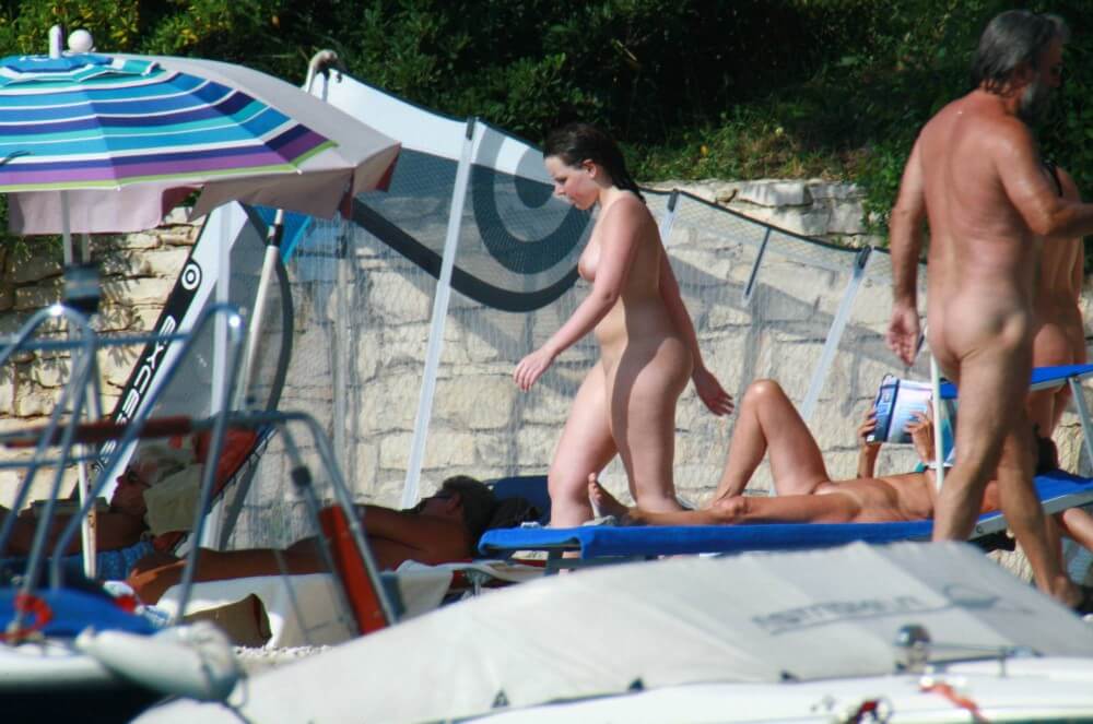 Girl Daytime Bath - Not being afraid of nudity is the path to inner freedom and harmony