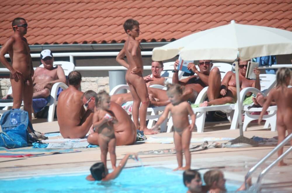 Pool Camping Sides gallery - Sincerity is the foundation of the nudist lifestyle