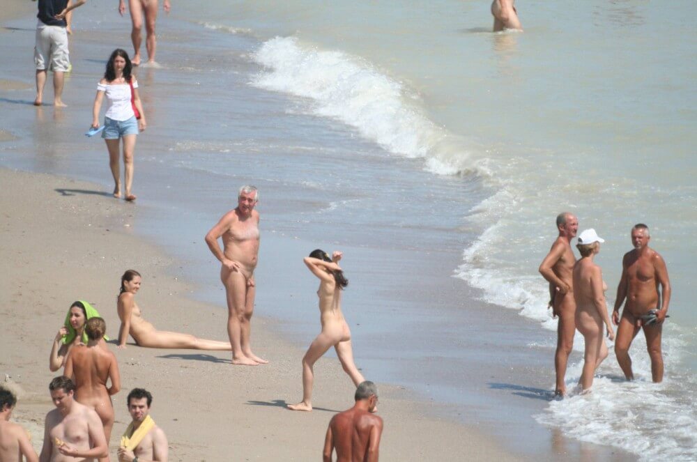 Costinesti Beach Groups pics - In nude recreation, harmony with nature and inner balance are important