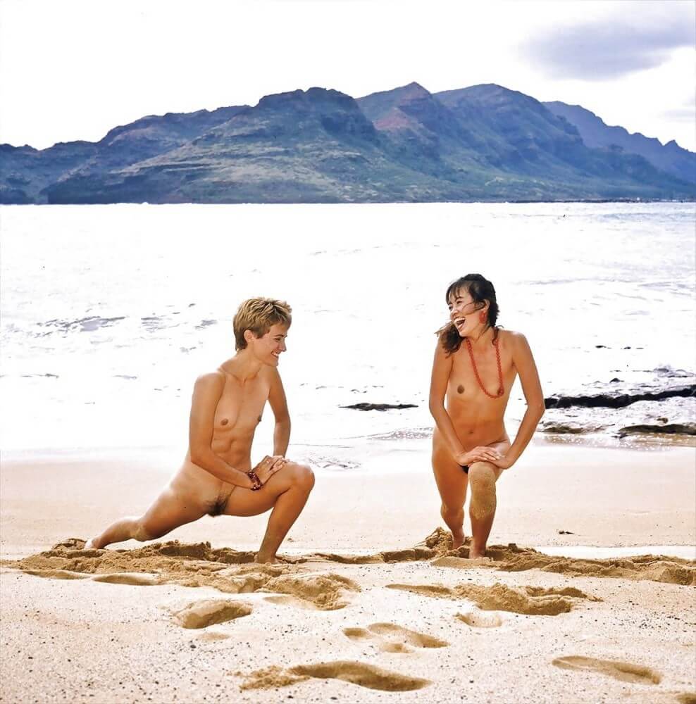 Retro naturism photos - The body looks beautiful and natural in its natural, unadorned state