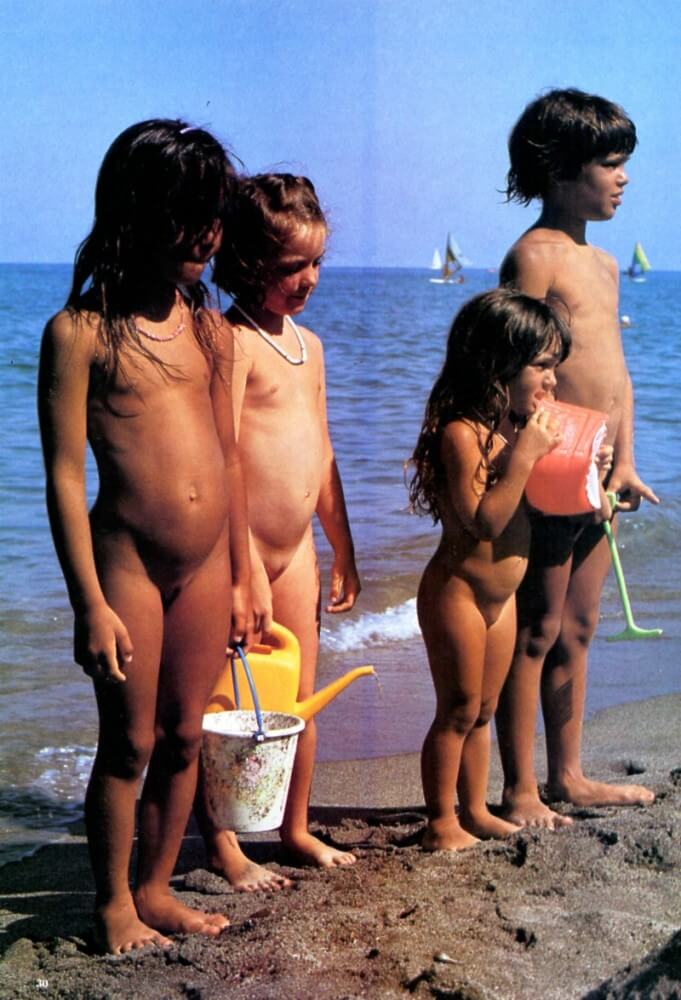 Jung und Frei Nr 6 - Public nudism