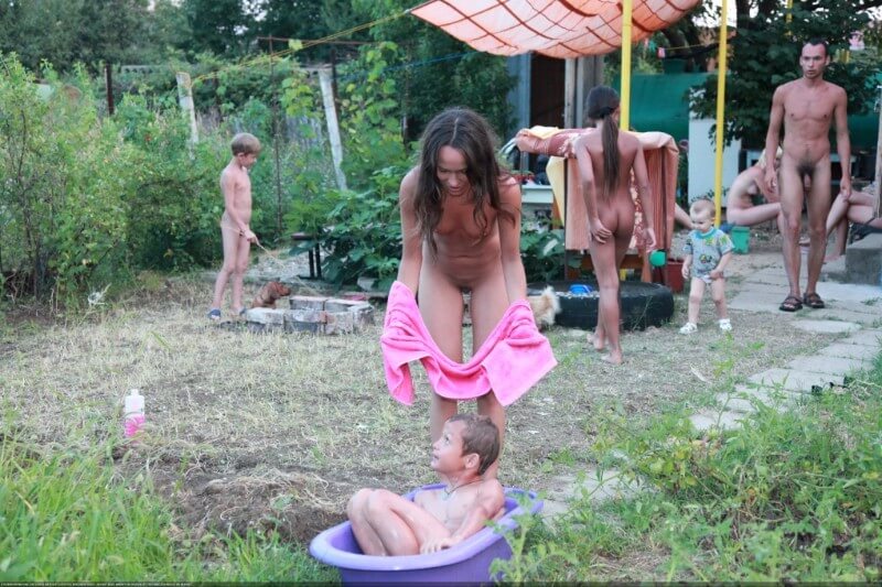 Green barrel of fun-grassy fields of gold photos - It helps people understand that the naked body is not an object to be judged