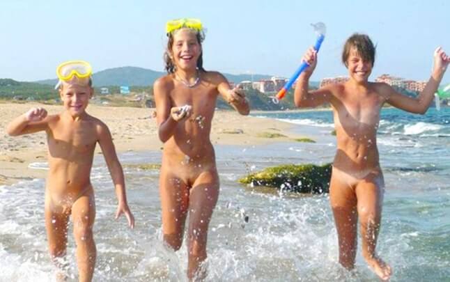 Naturism photo gallery # 27 - Freedom and naturalness are important to naturists