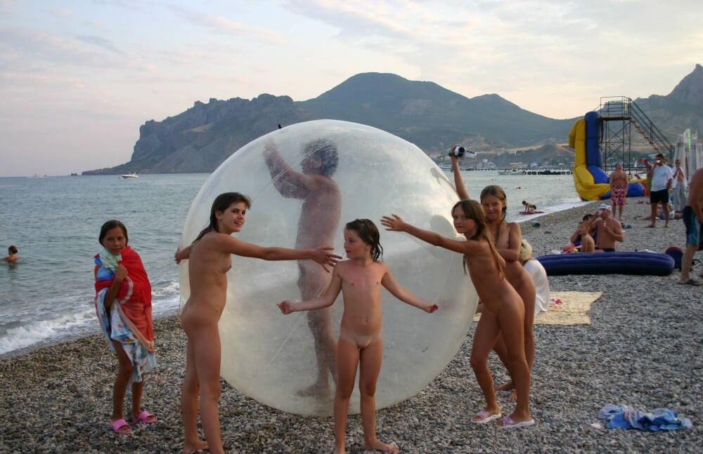 Pics Walk on the Beach Balloon - The community of naturist movement supporters and their values