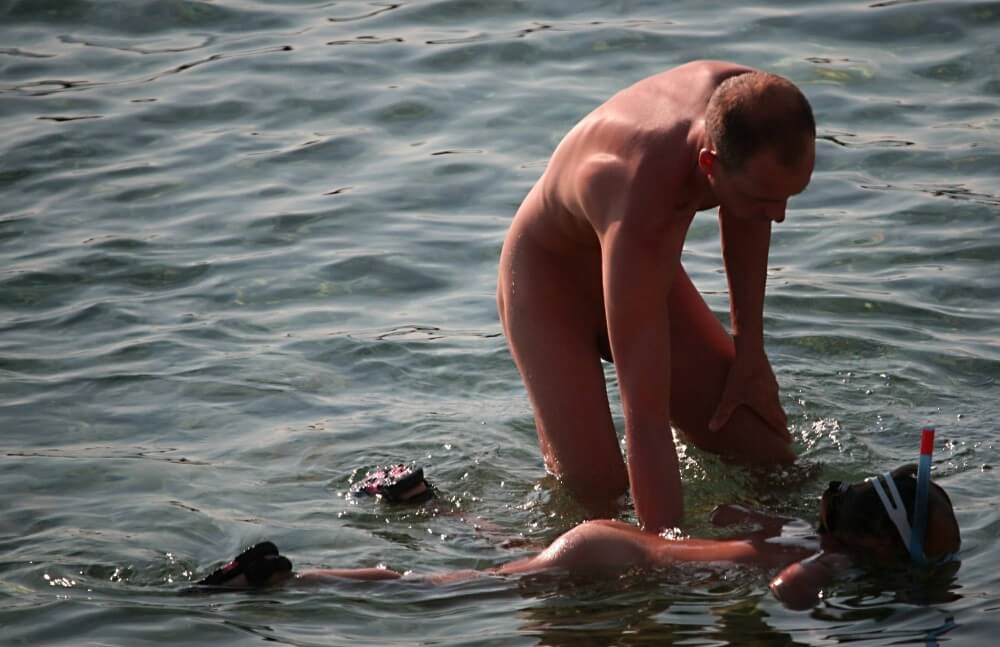 Father Floats His Daughter pics - Freedom of choice allows one to be oneself and to be a naturist