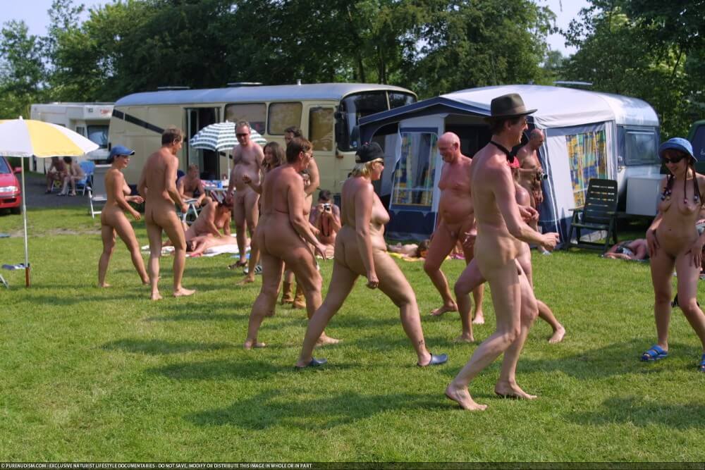 Naturism photo gallery # 53 - Connoisseurs of naturism choose nature