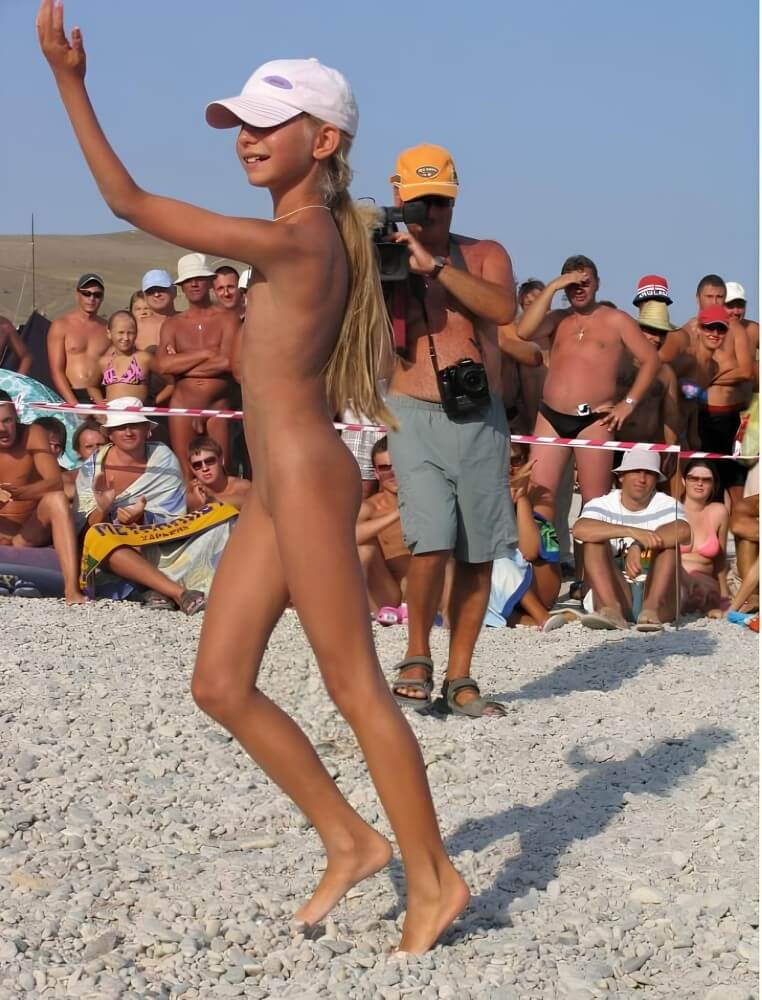 Holiday of the Neptune photos - Nudism strengthens friendships and mutual respect