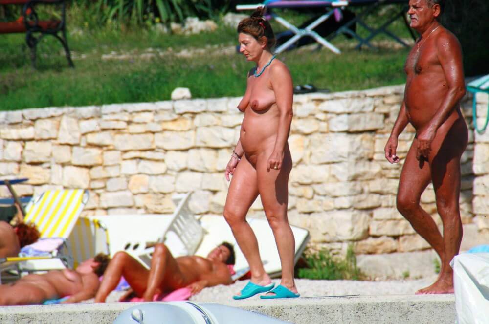 Ula FKK Wall-Side Passby photos - Nudism as a way to overcome body image issues and stereotypes