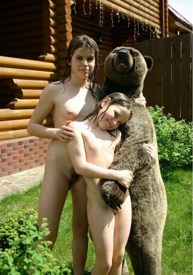 Naturism photo gallery # 57 - Nudity helps us better understand ourselves and the world around us