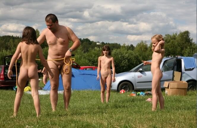 Naturism photo gallery # 38 - Nudity helps to overcome insecurities and boost self-esteem