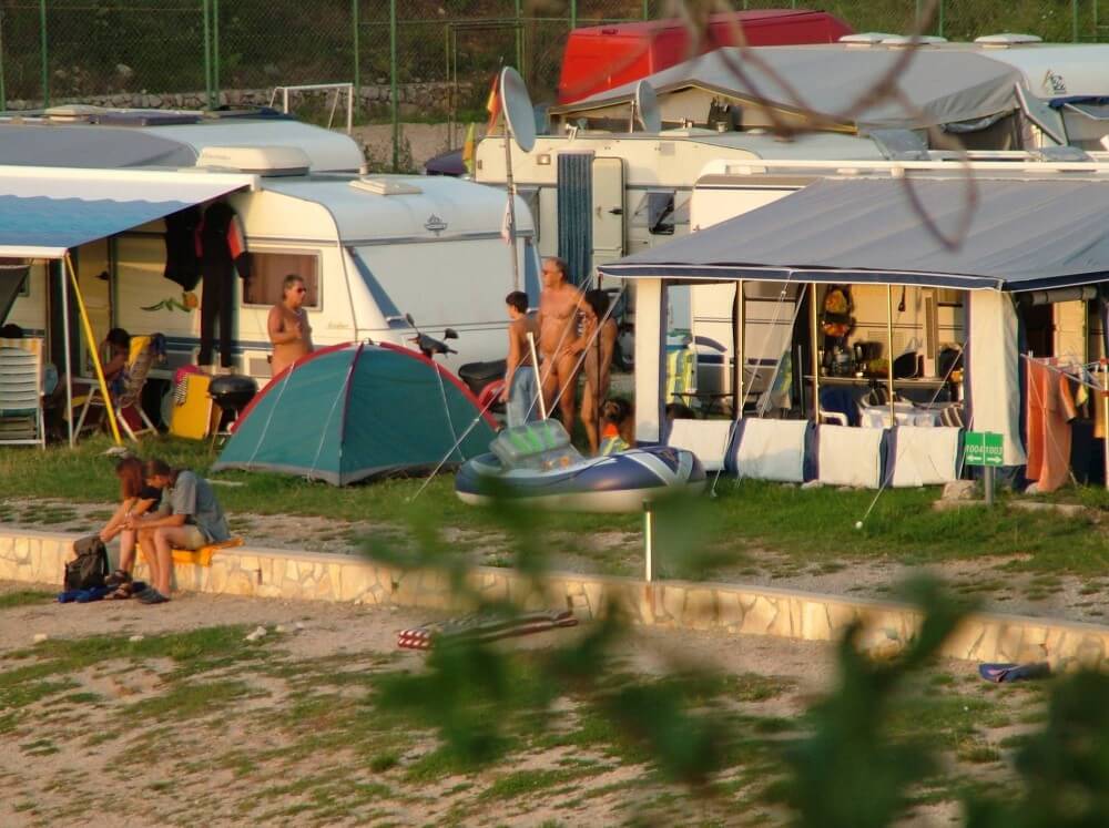 FKK Outdoor Shoreline pics - Nudity is an expression of natural beauty