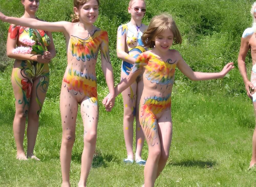 Naturism photo gallery # 29 - Popularizing nudism among the general public