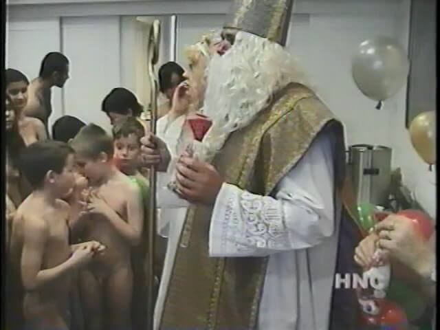 Helios Natura: Grandmas Christmas Party - The desire to be closer to nature and without clothes