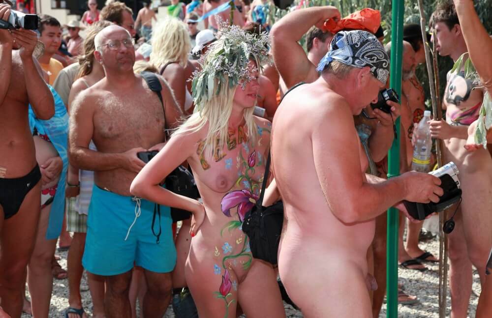 Neptune Painting Couple pics - Naturism and society