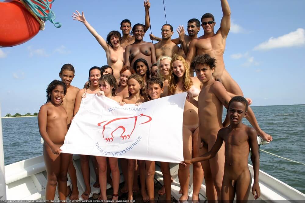 Naturism photo gallery # 59 - Support and mutual understanding are important in the nudism movement