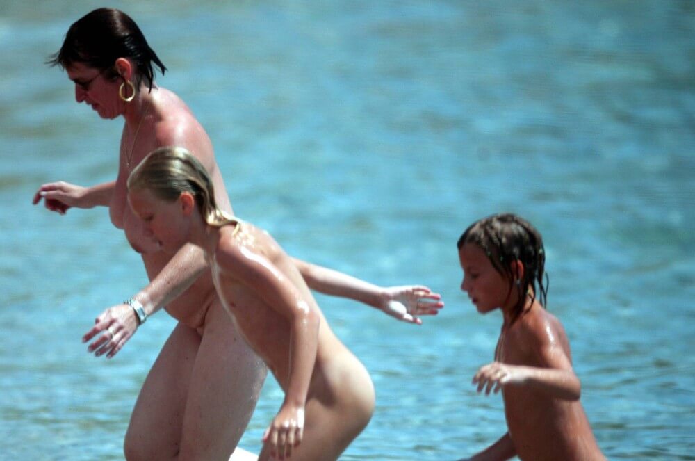 Running From the Waters pics - A nudist values sincerity, honesty, and openness in relationships